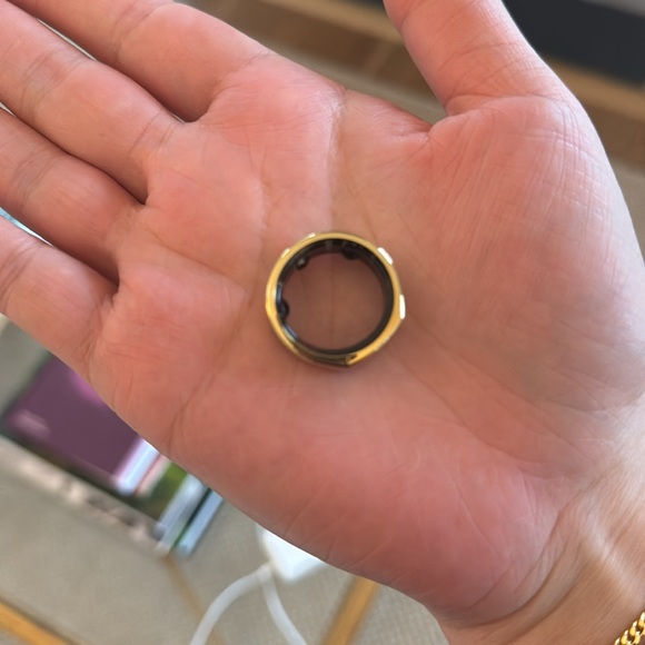 Oura Ring Gen3 Heritage Gold w/ 2 Chargers & Box - Picture 5 of 17